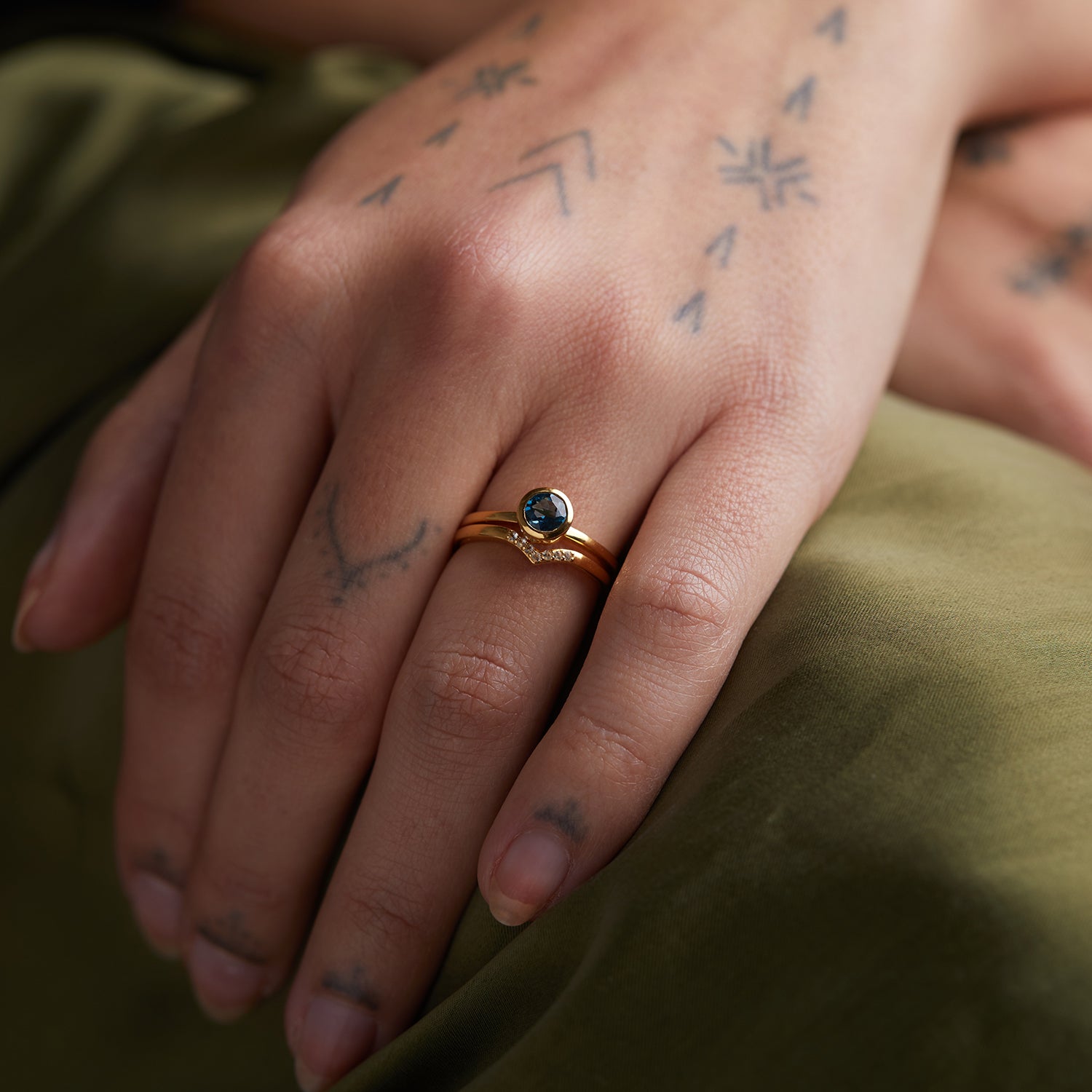 Peak Pave & Solitaire Stack Solid Gold