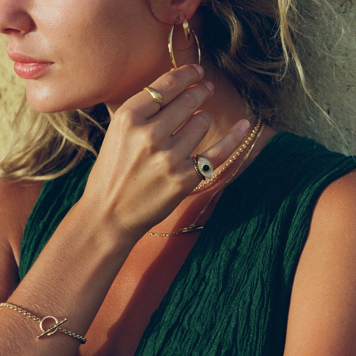 Rays of Light Fine Ring Black Sapphire Solid Gold