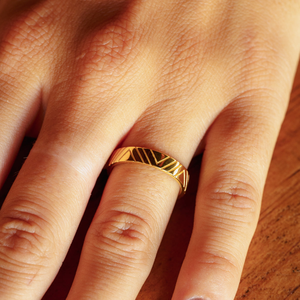 Geo Ring Solid Gold