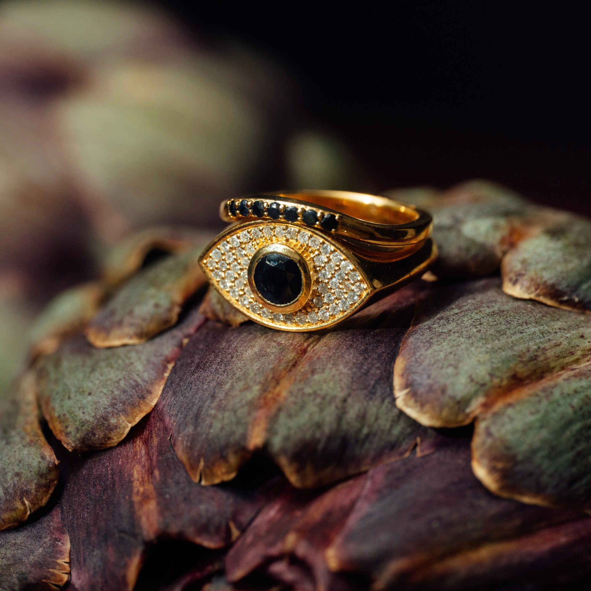 Rays of Light Fine Ring Black Sapphire Solid Gold