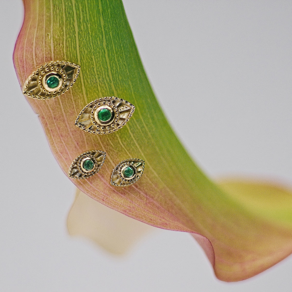 Rays Of Light Studs Emerald Solid Gold