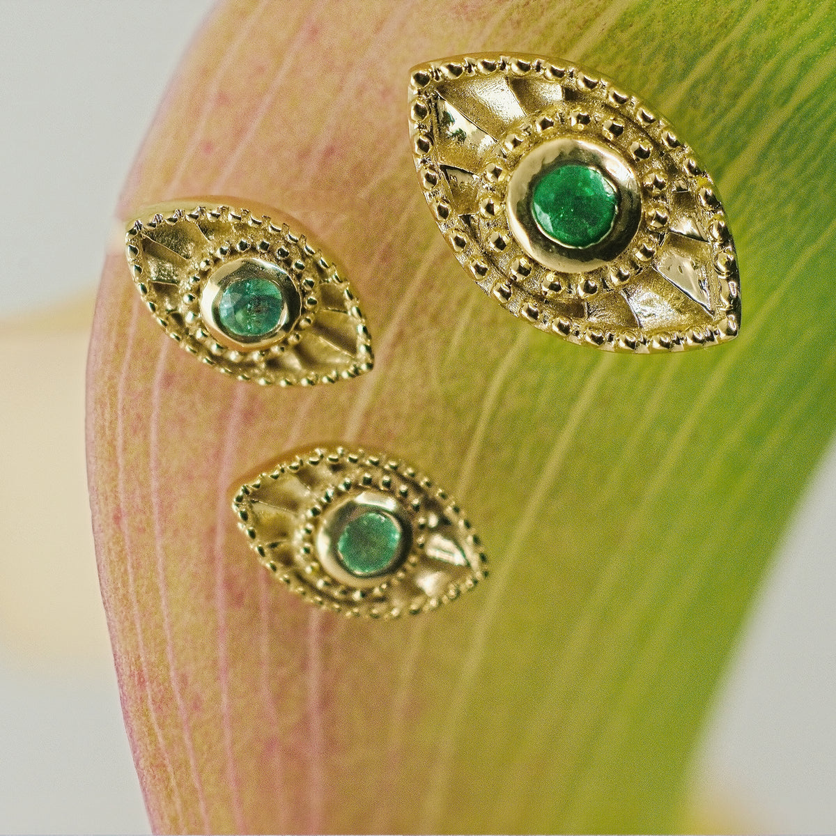 Rays Of Light Studs Emerald Solid Gold