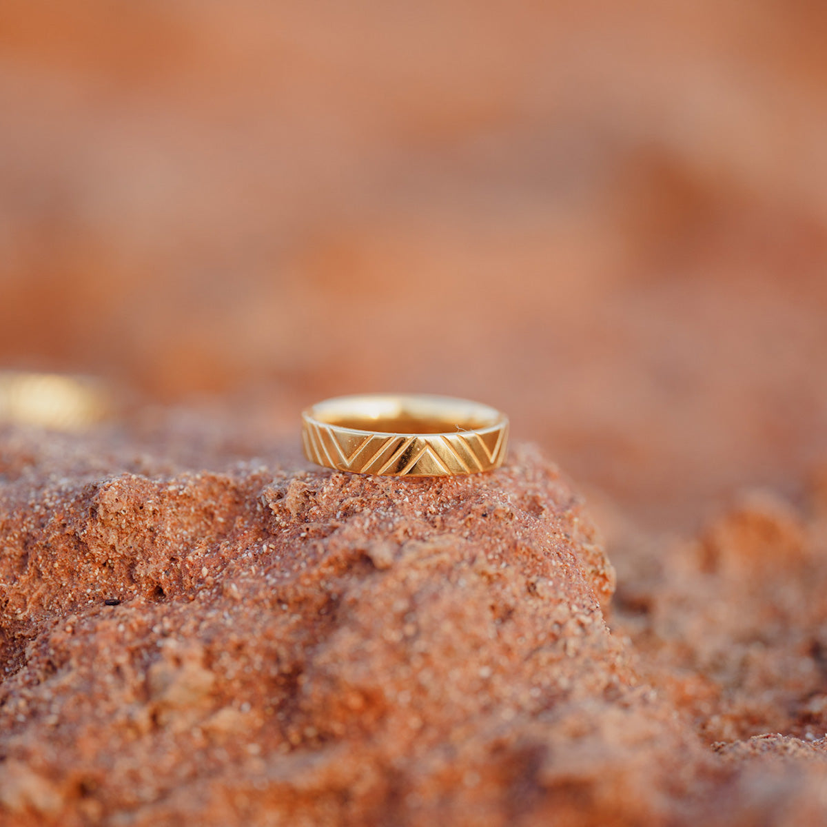 Geo Ring Solid Gold