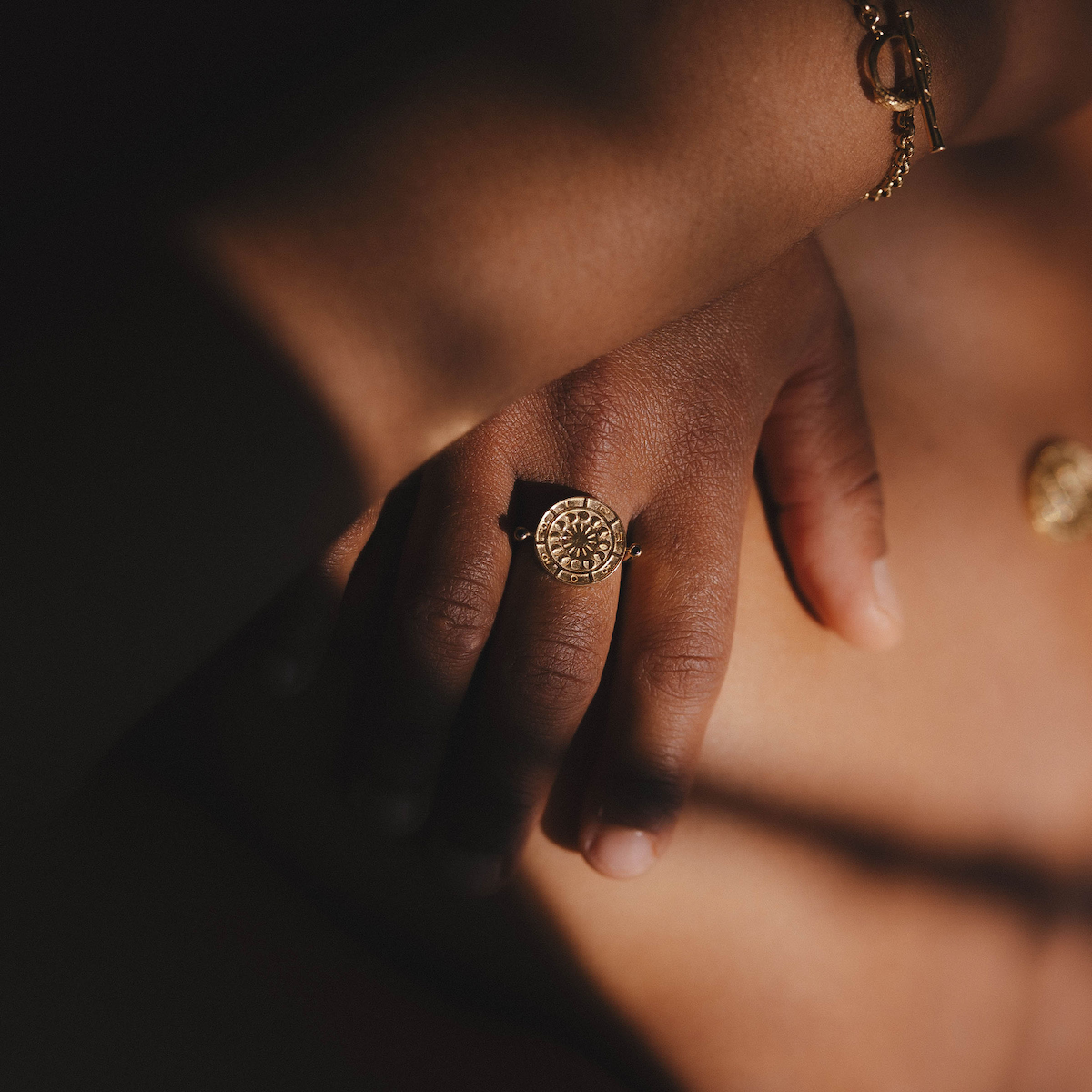 Alchemist's Spinning Ring with Black Sapphires Gold