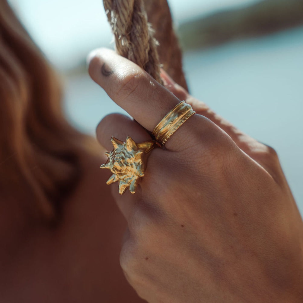 Queen Conch Mini Ring Solid Gold
