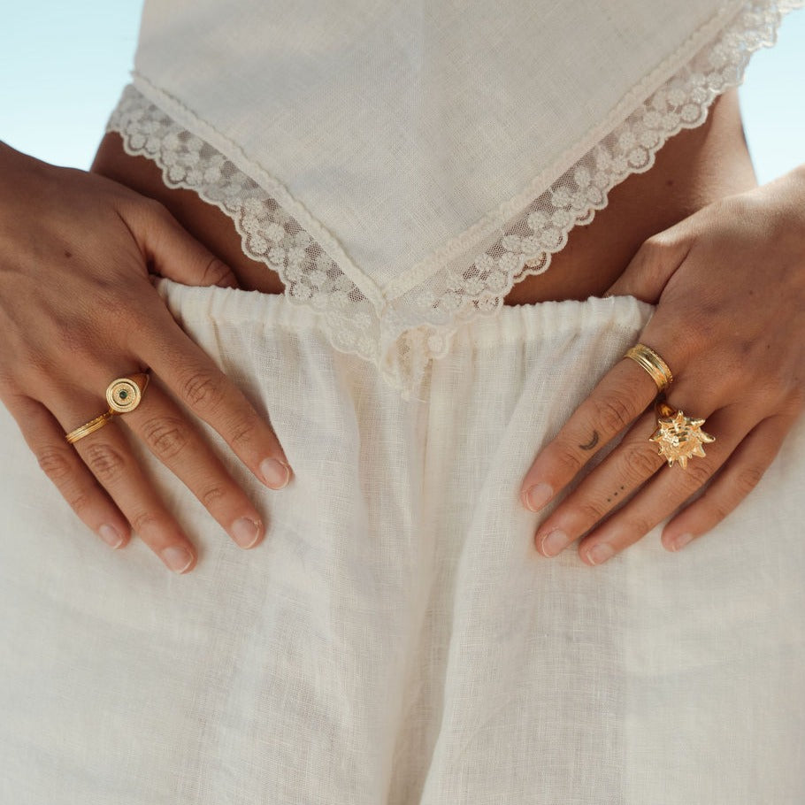 Galatea Slim Band Ring Gold