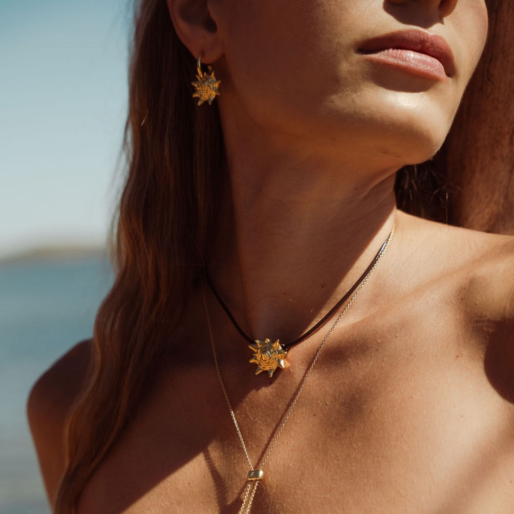 Queen Conch Cord Necklace Gold