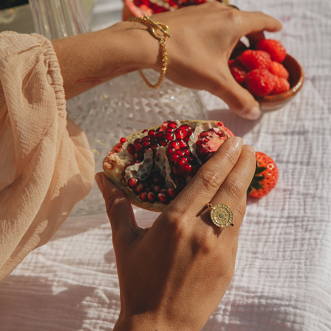 Alchemist's Spinning Ring with Black Sapphires Gold