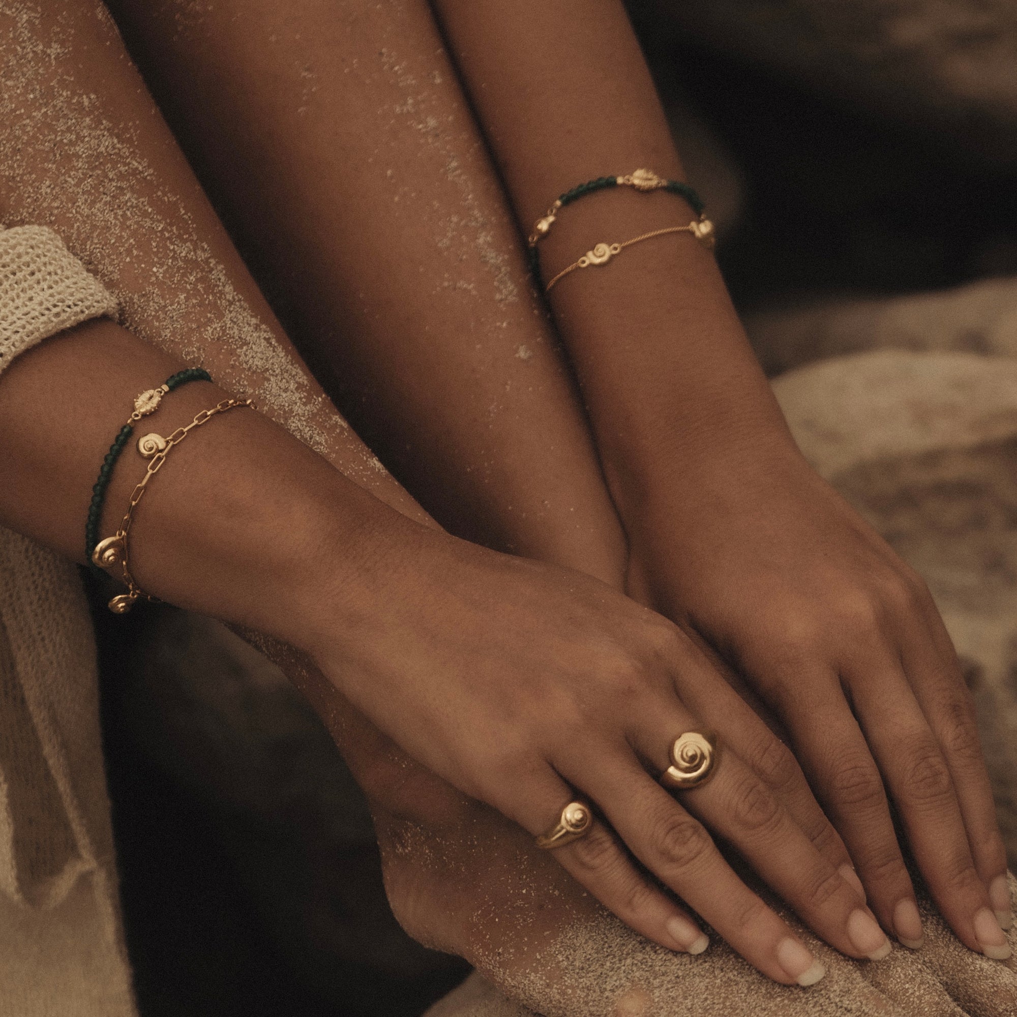 Aphrodite Mini Green Onyx Bracelet Gold