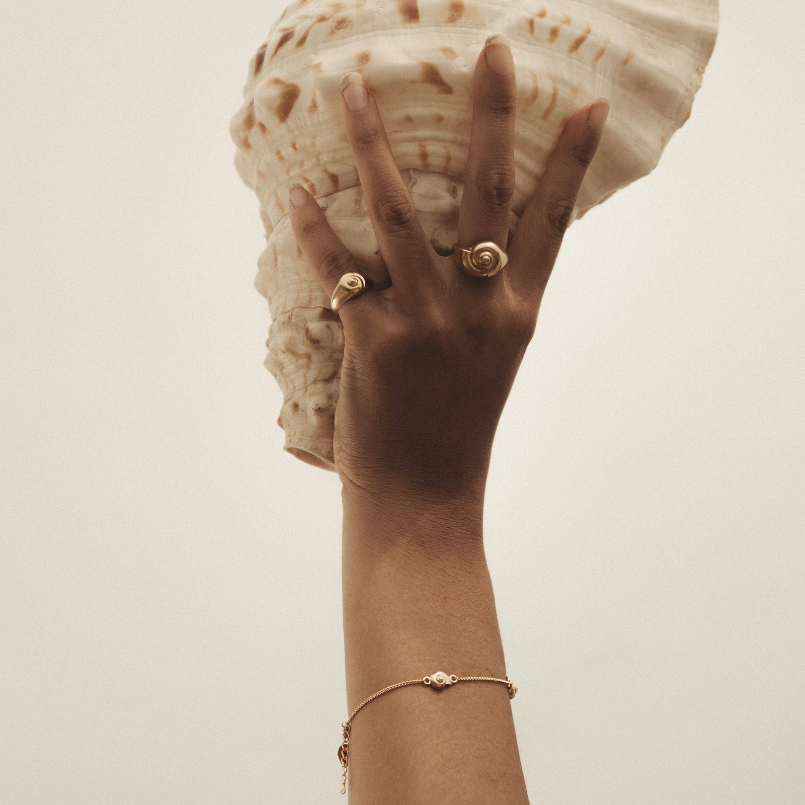 Inanna Spiral Fine Bracelet Gold