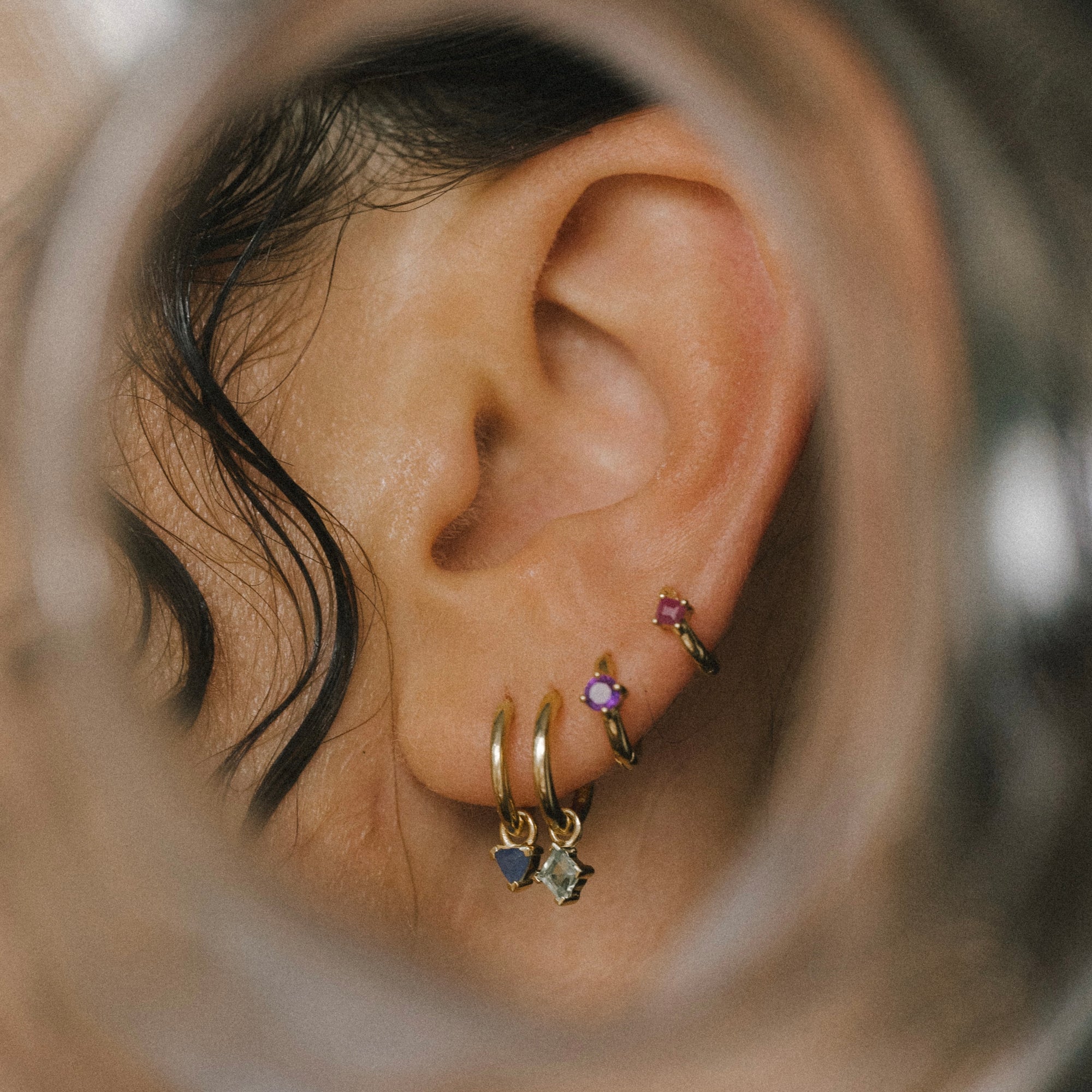 Birthstone Round Piercing Huggie Solid Gold