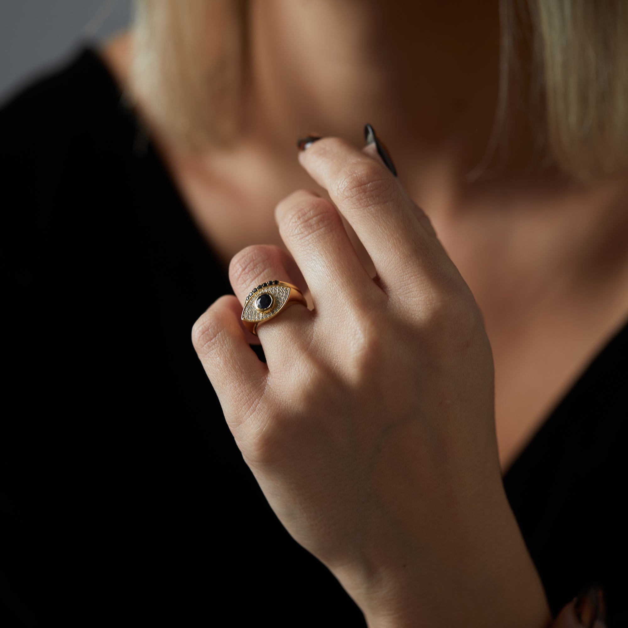 Rays of Light Fine Ring Black Sapphire Solid Gold