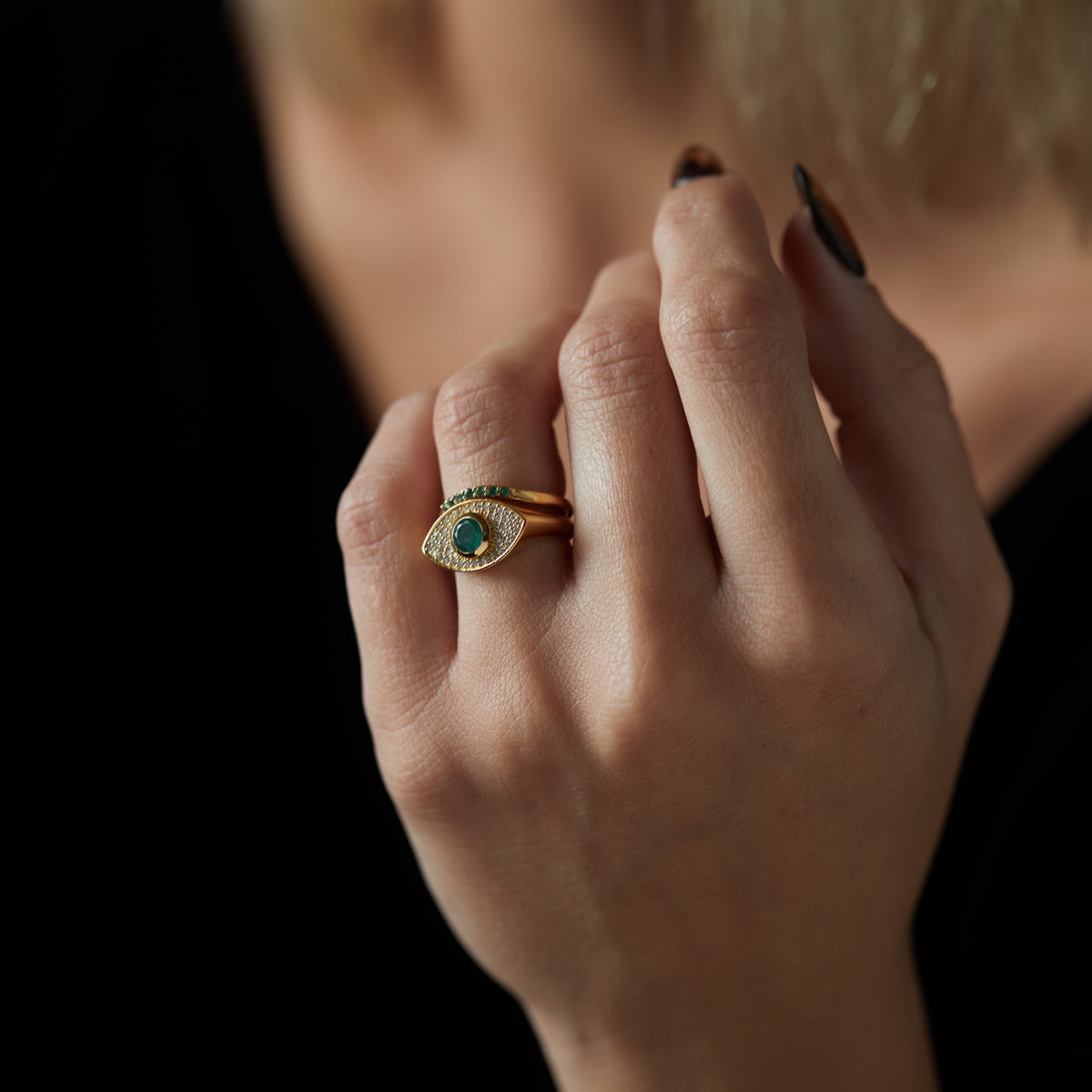 Rays of Light Fine Ring Emerald Solid Gold