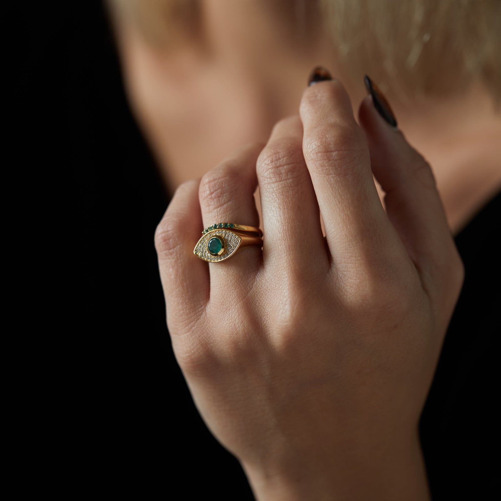 Rays of Light Fine Ring Emerald Solid Gold