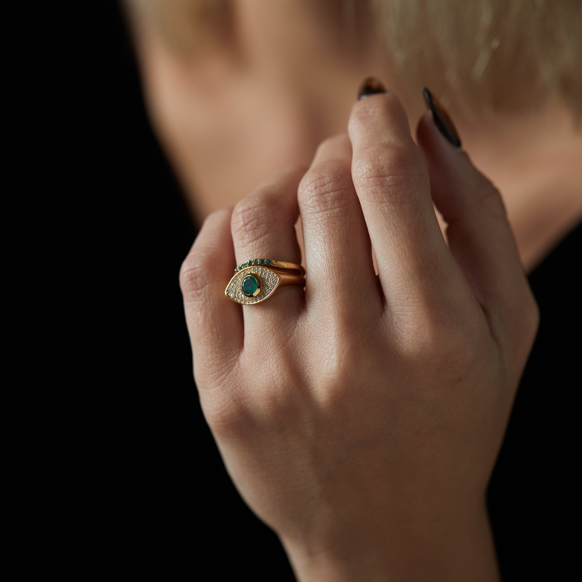 Rays of Light Fine Ring Emerald Solid Gold