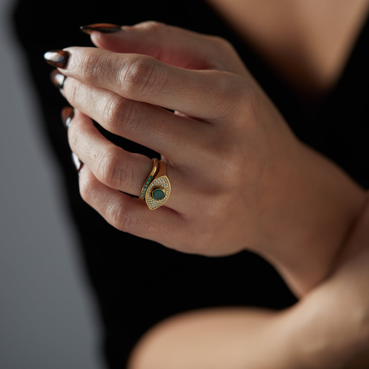 Rays of Light Fine Ring Emerald Solid Gold