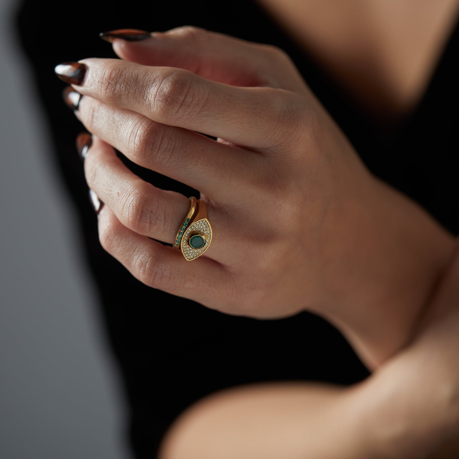 Rays of Light Fine Ring Emerald Solid Gold