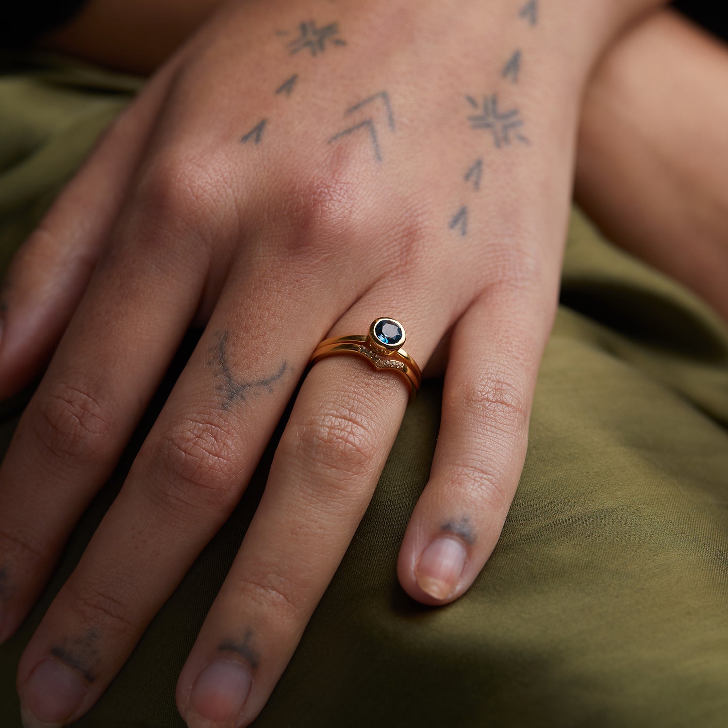 Peak Pave & Solitaire Stack Solid Gold