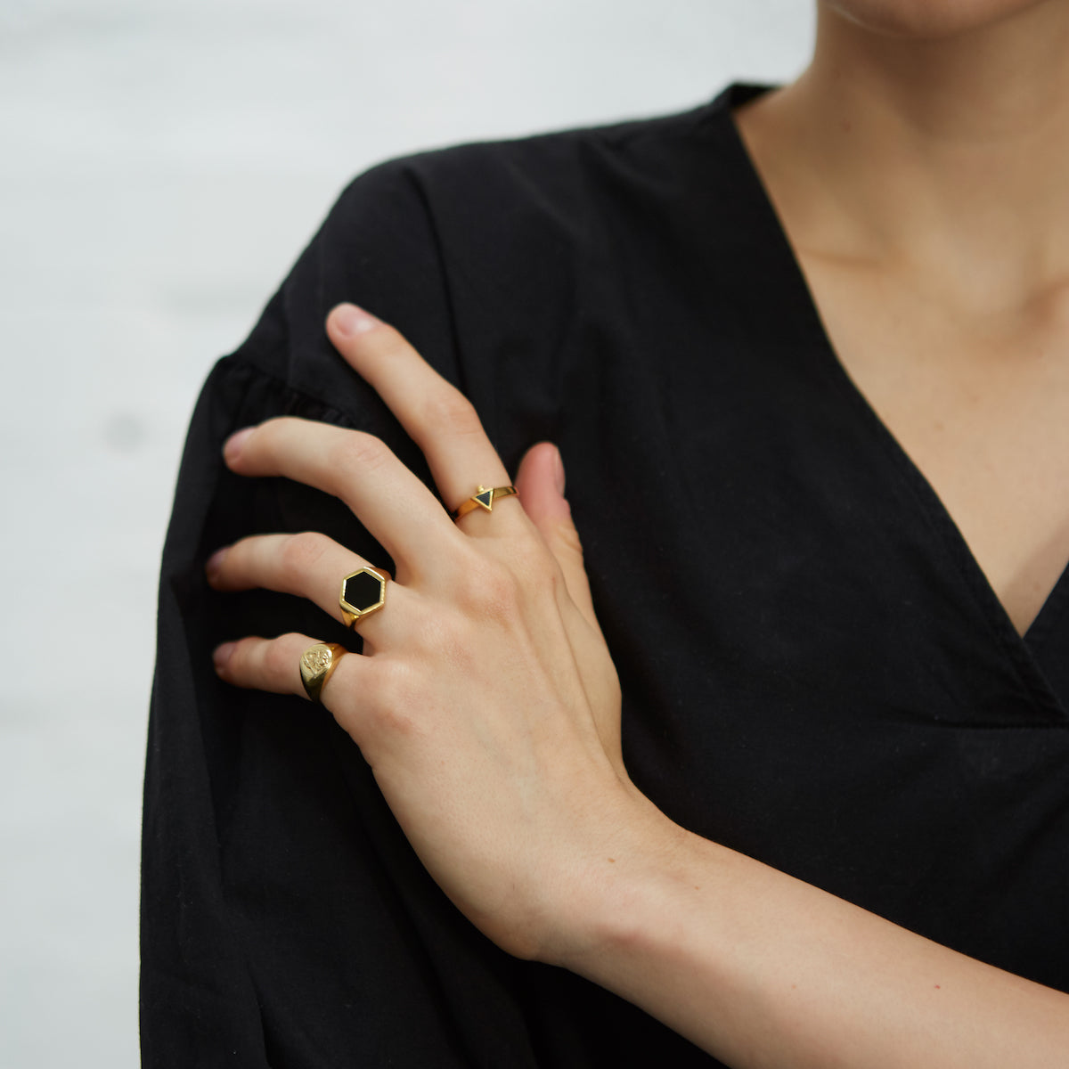 Varro Onyx Ring Solid Gold