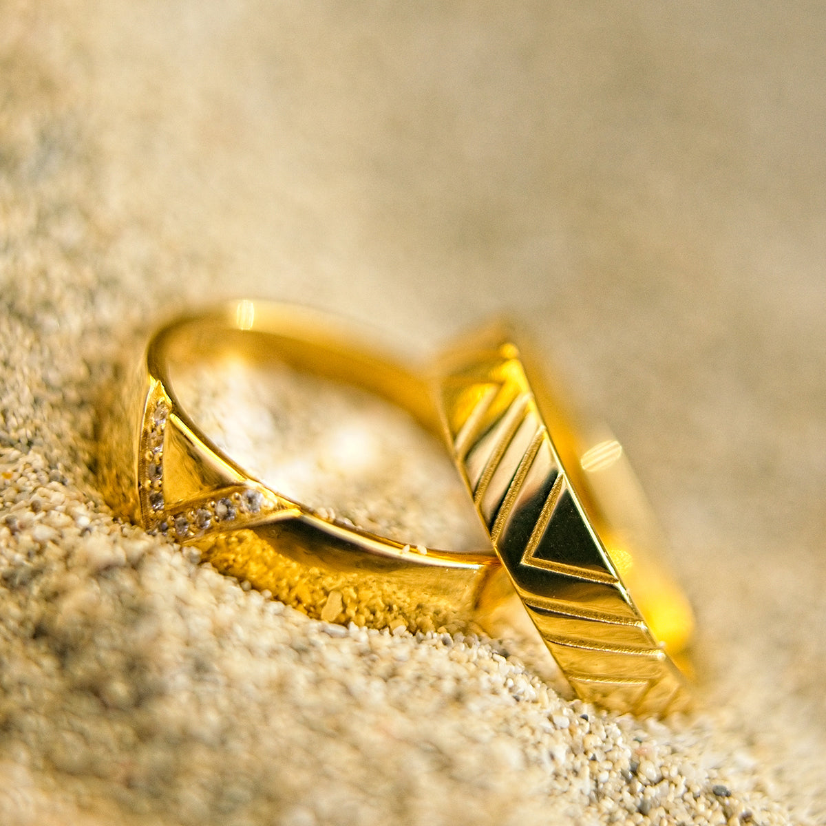 Geo Ring Solid Gold