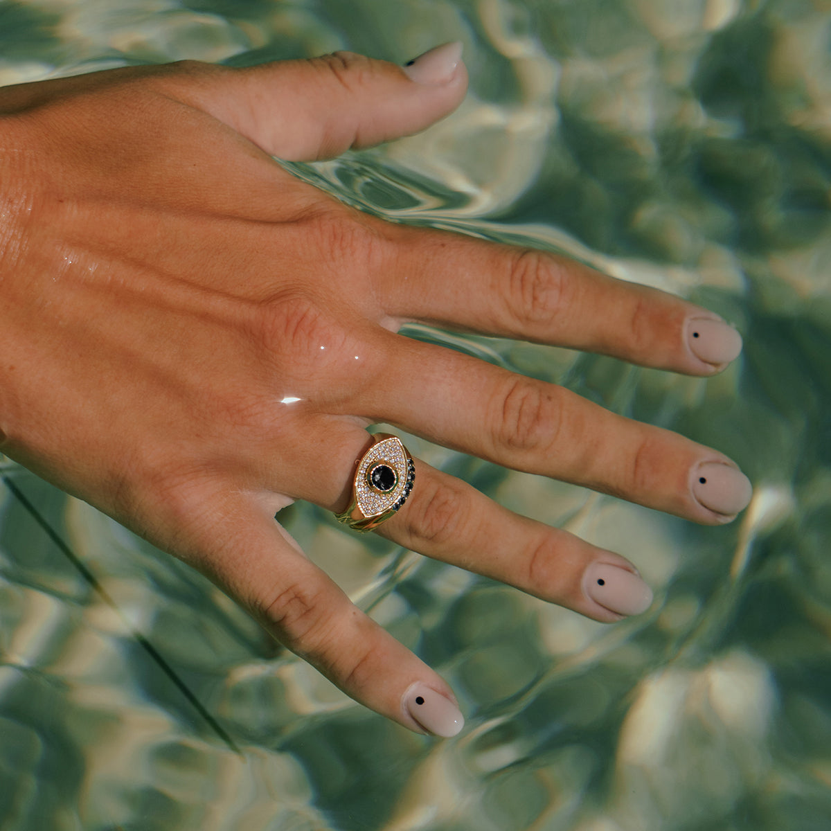 Rays of Light Fine Ring Black Sapphire Solid Gold