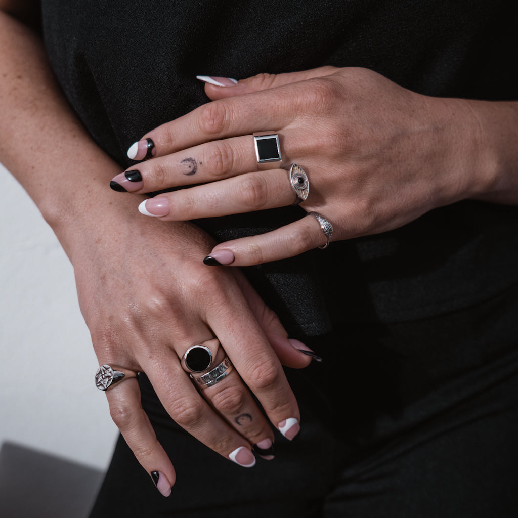 Plato Onyx Ring Solid Gold