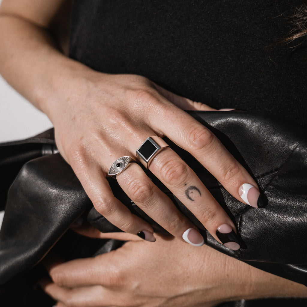 Plato Onyx Ring Solid Gold