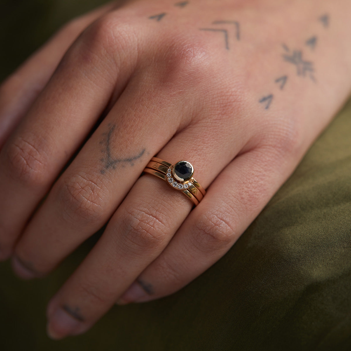 Eclipse Fine Stack Black Sapphire Solid Gold