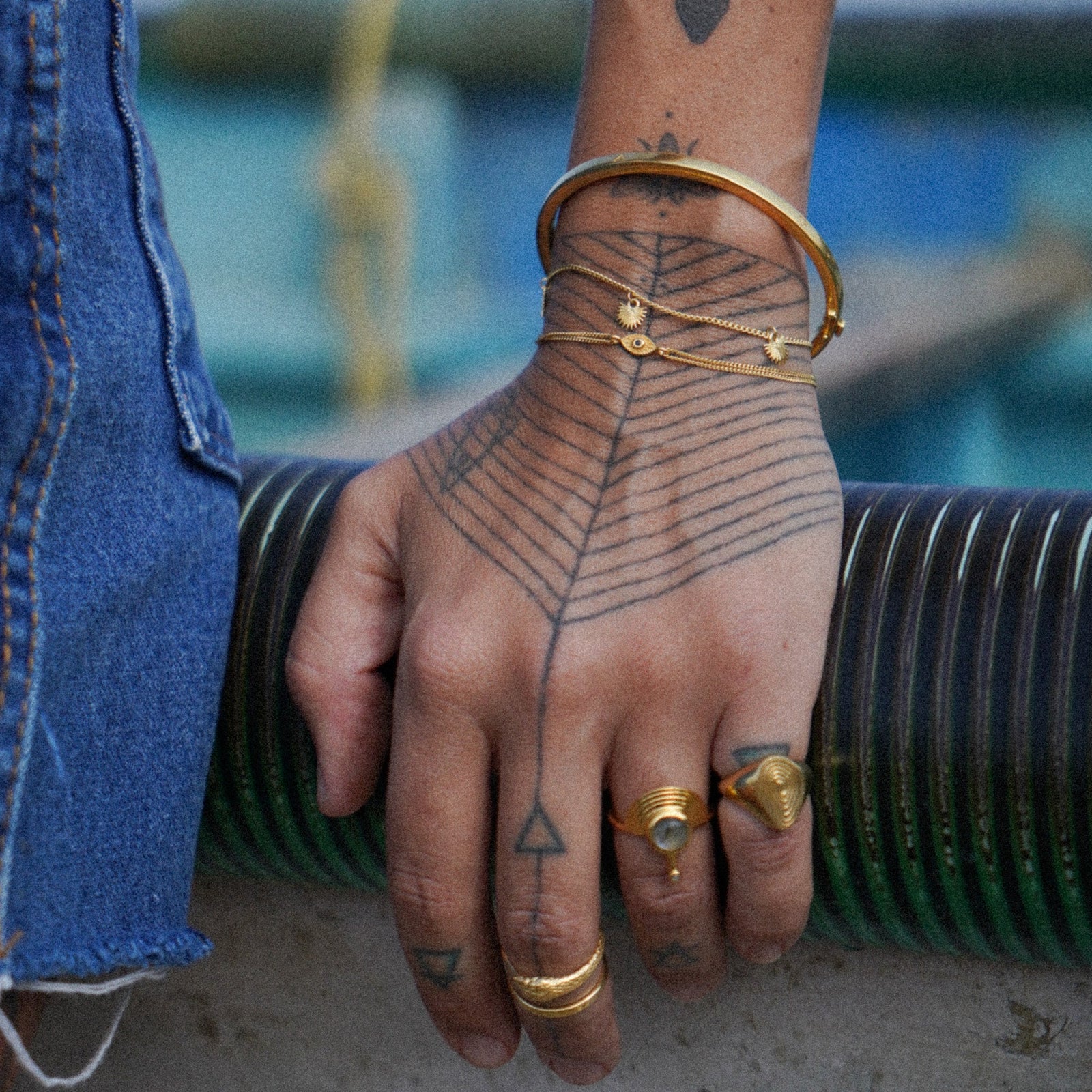 Four Elements Bangle Solid Gold