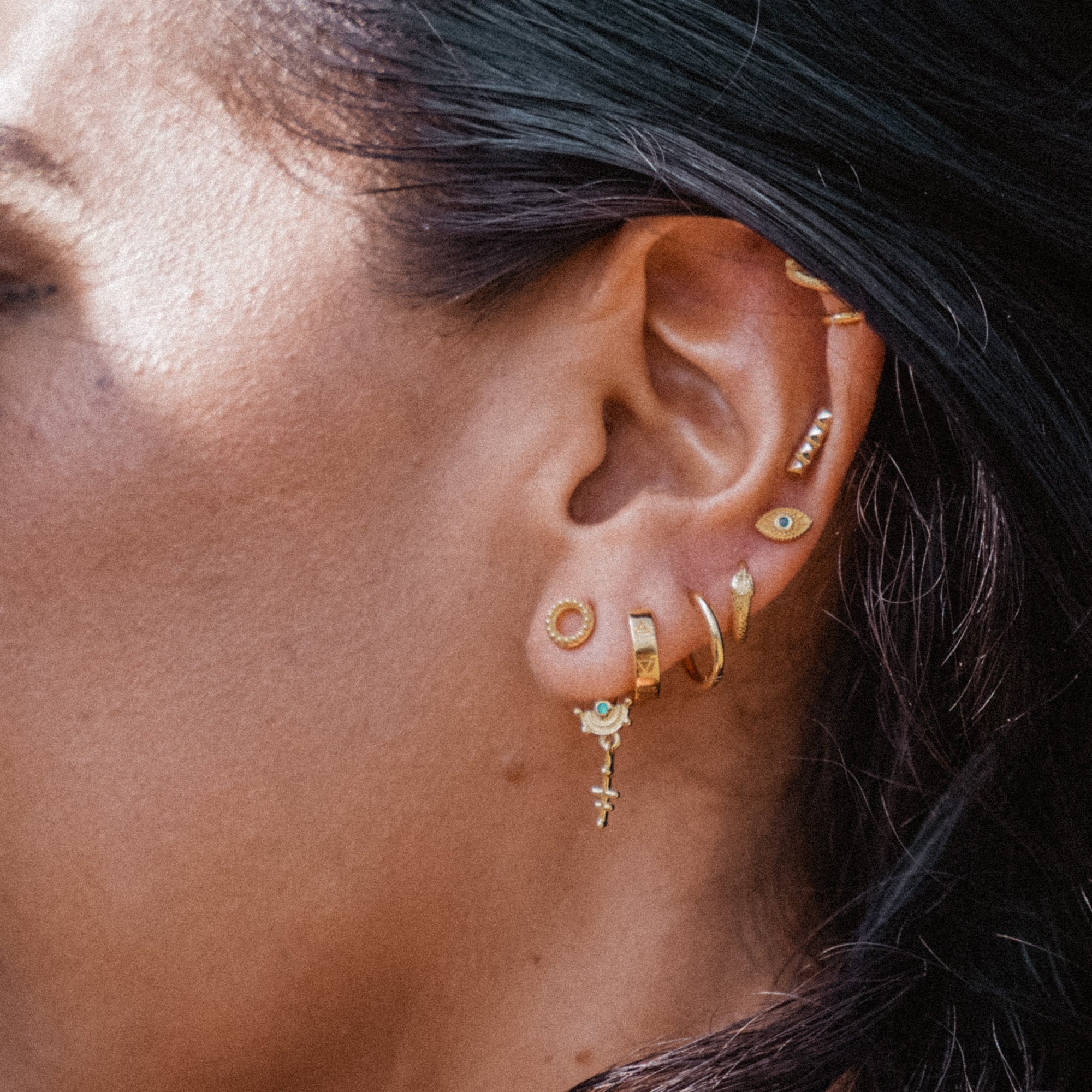 Rays Of Light Studs Emerald Solid Gold