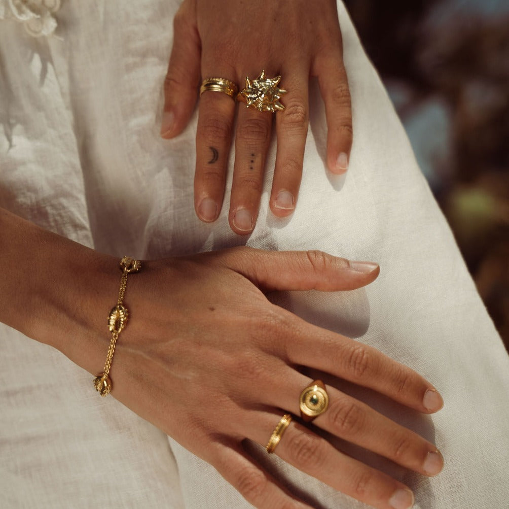 Queen Conch Mini Ring Solid Gold