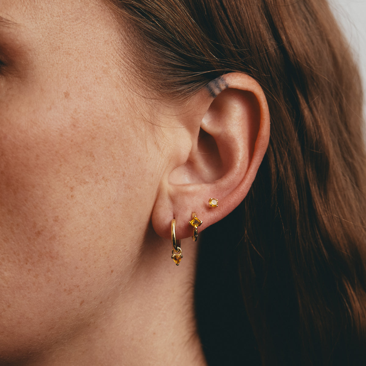 Birthstone Round Stud Solid Gold