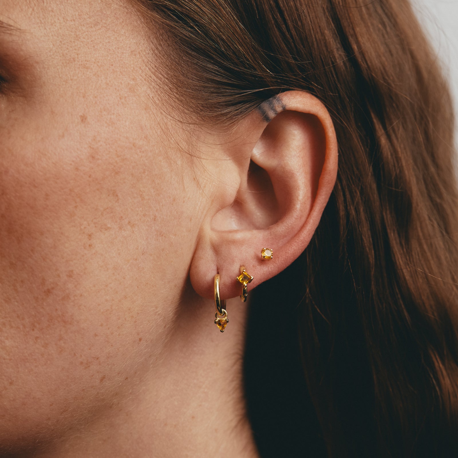 Birthstone Round Stud Solid Gold