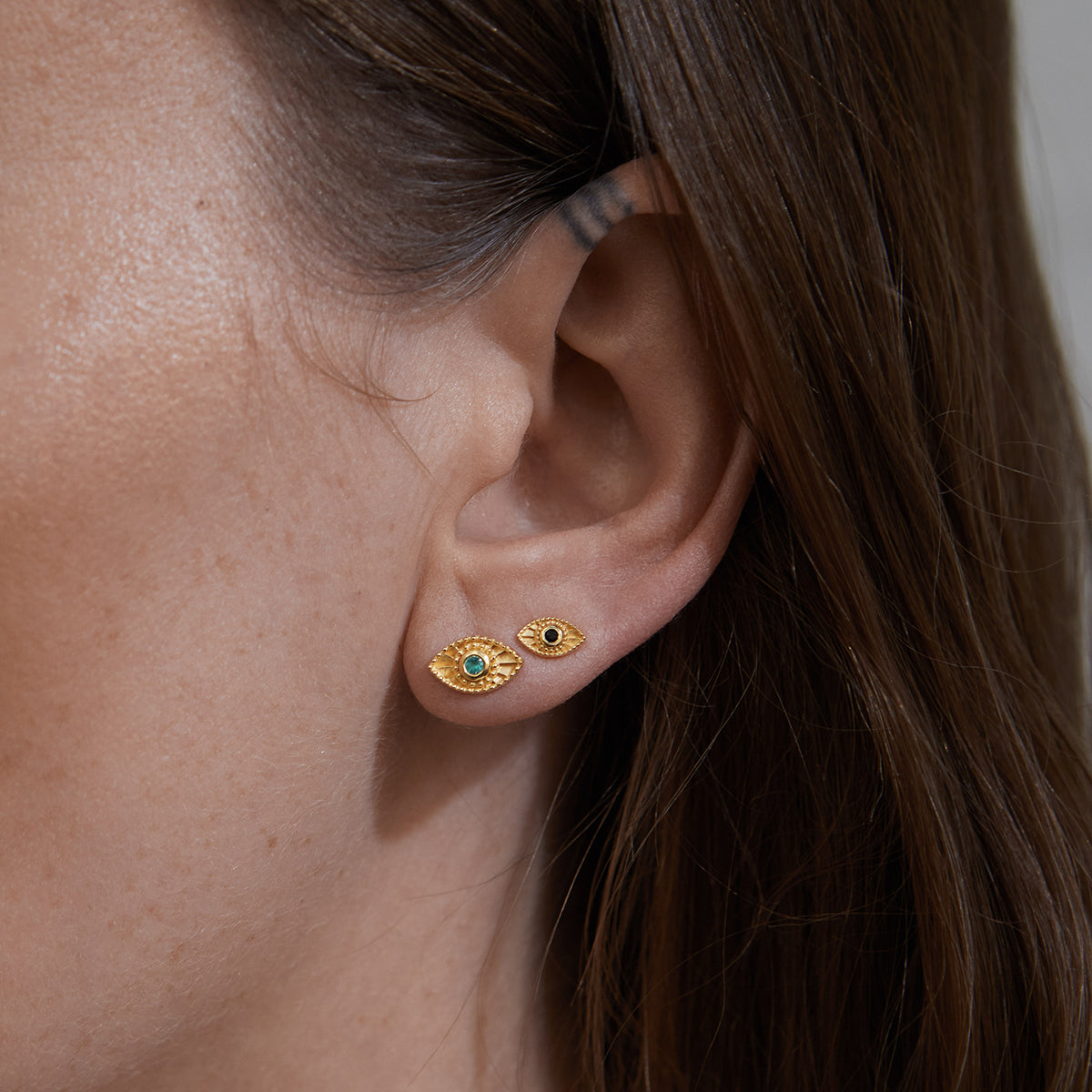 Rays Of Light Studs Emerald Solid Gold