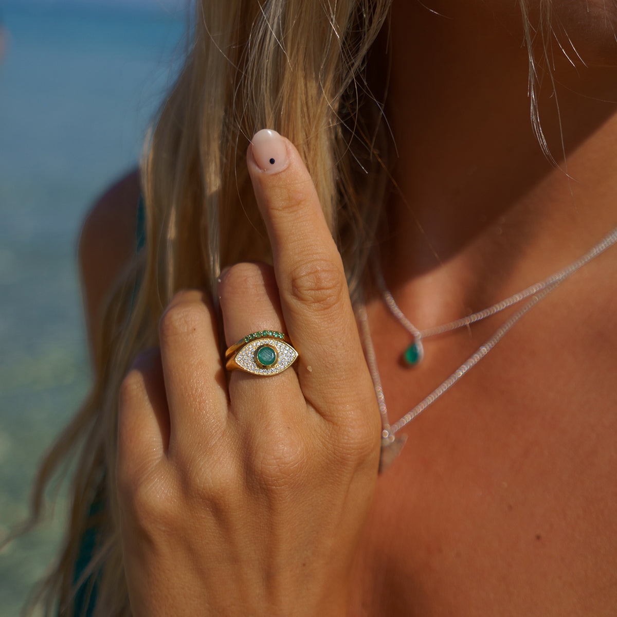 Rays of Light Fine Ring Emerald Solid Gold