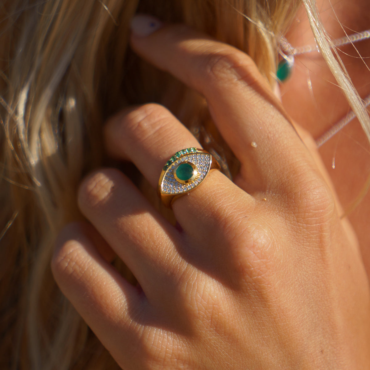 Rays of Light Fine Ring Emerald Solid Gold