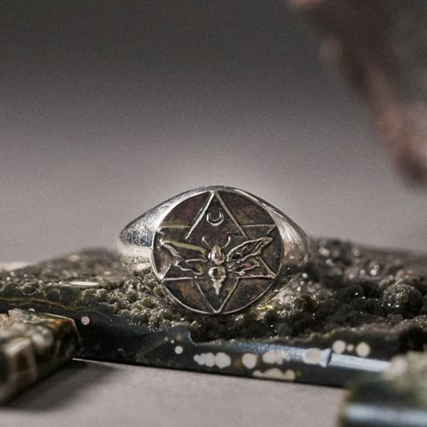 Lunar Signet Ring Silver