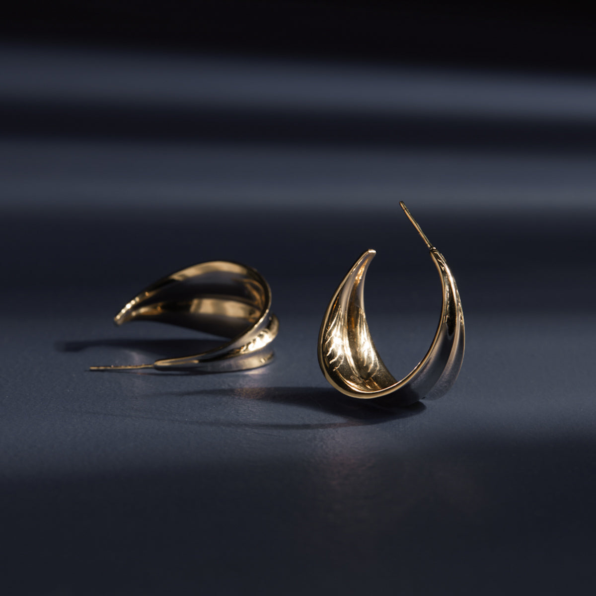 Athena Hoop Earrings Solid Gold