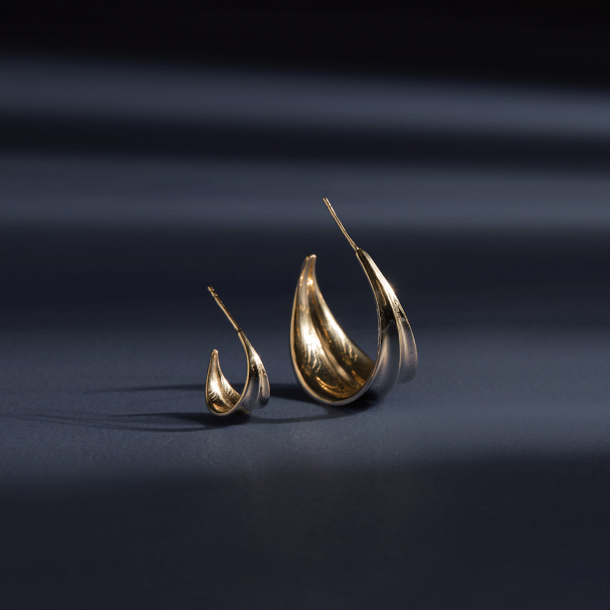 Athena Hoop Earrings Solid Gold