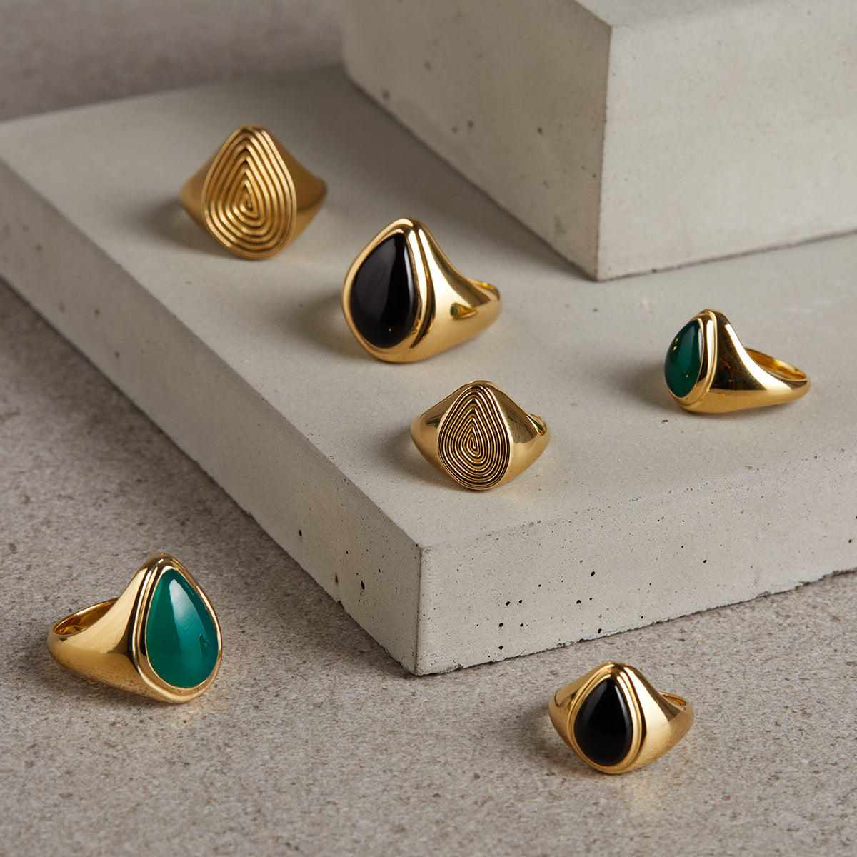 Apollo Pinky Ring Gold - Black Onyx