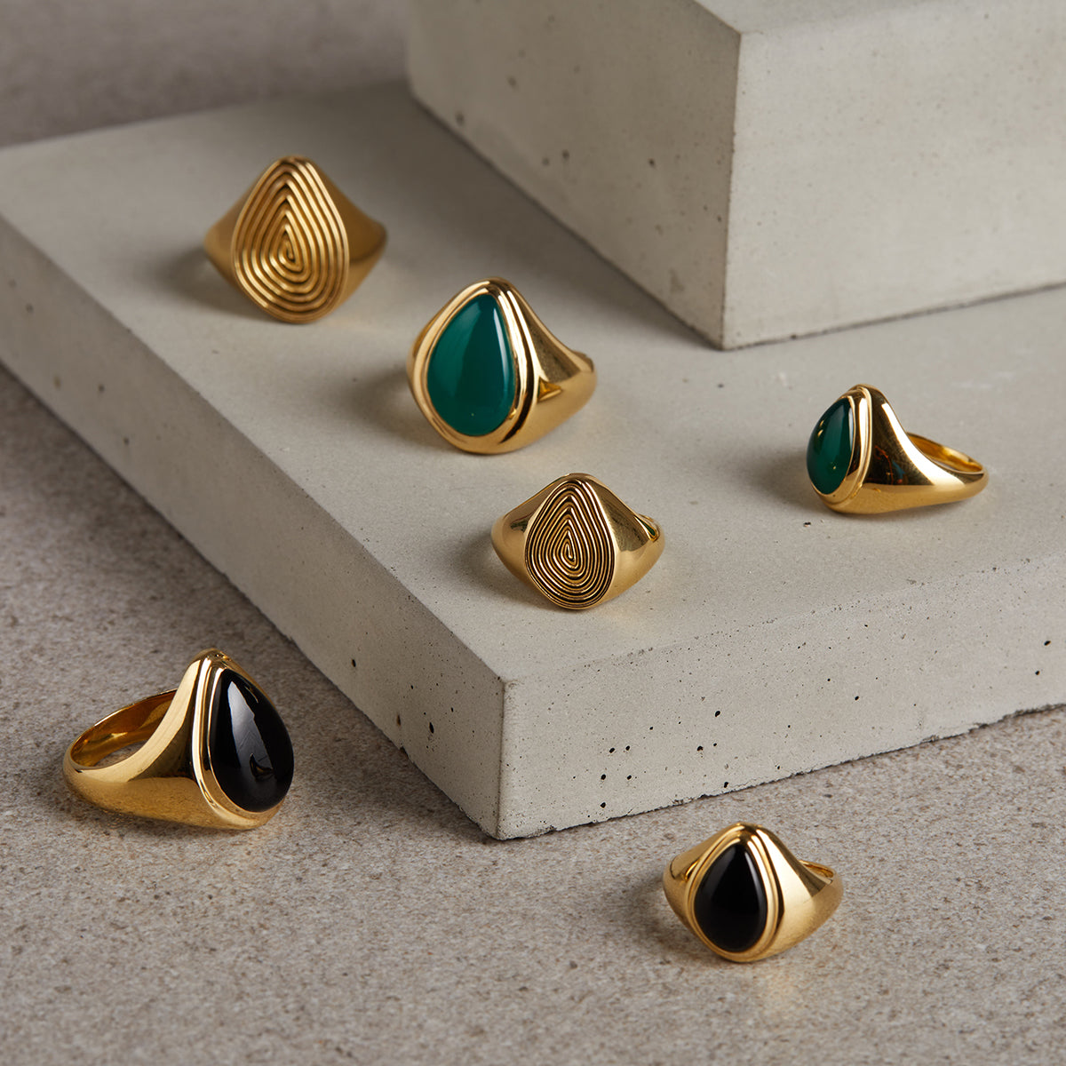 Apollo Signet Ring Gold - Black Onyx