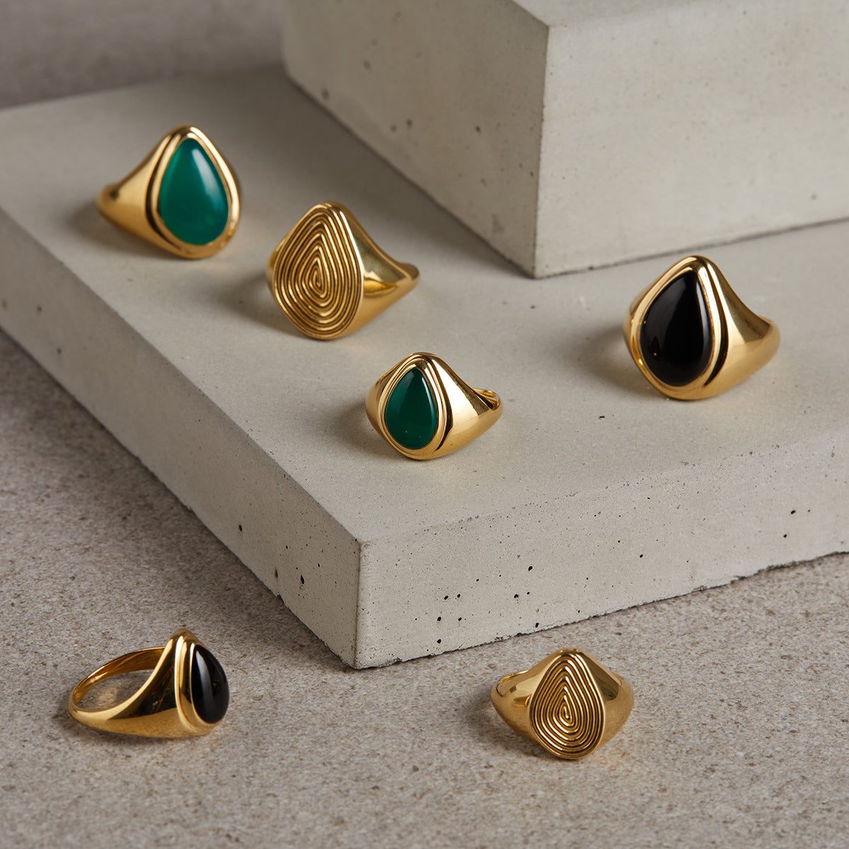 Spiral Signet Ring Gold