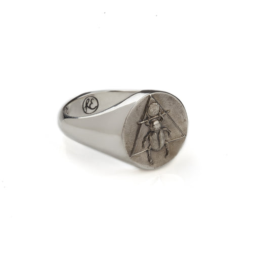 Significance of a signet ring top