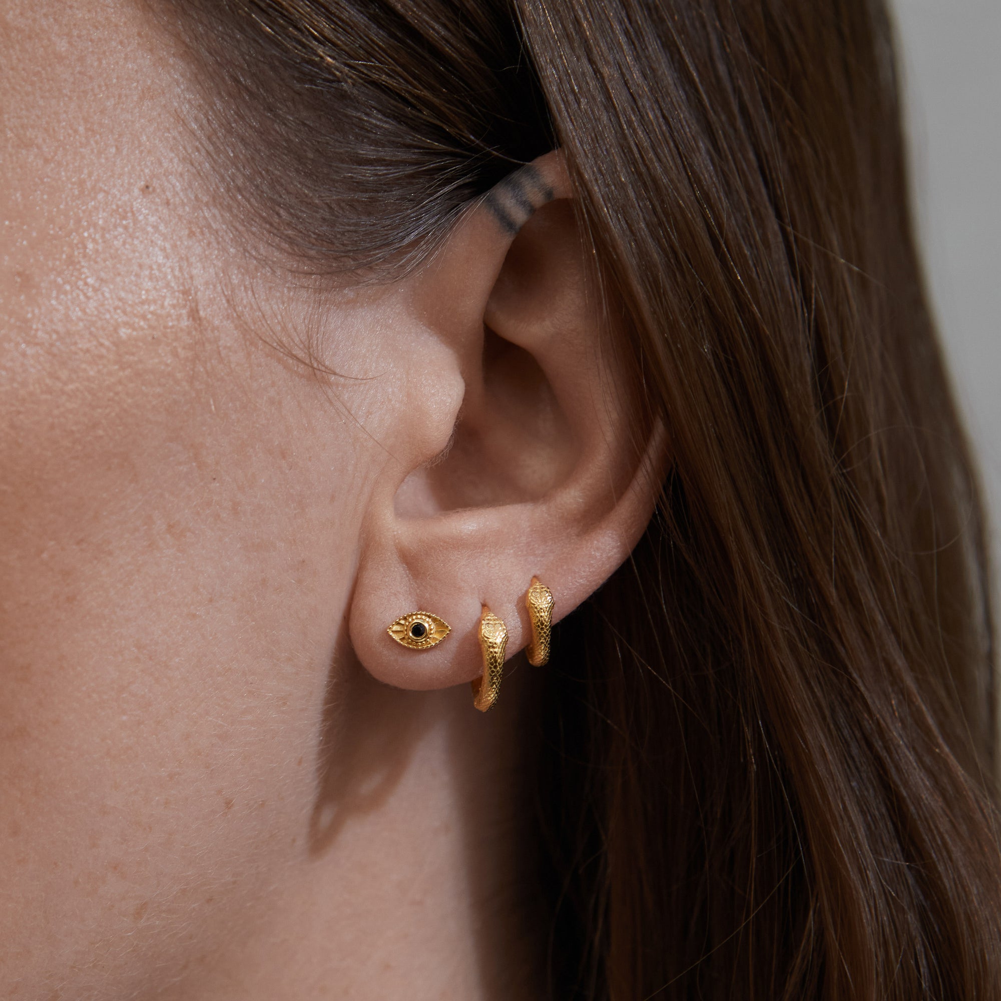 Rays Of Light Studs Gold - Black Sapphire