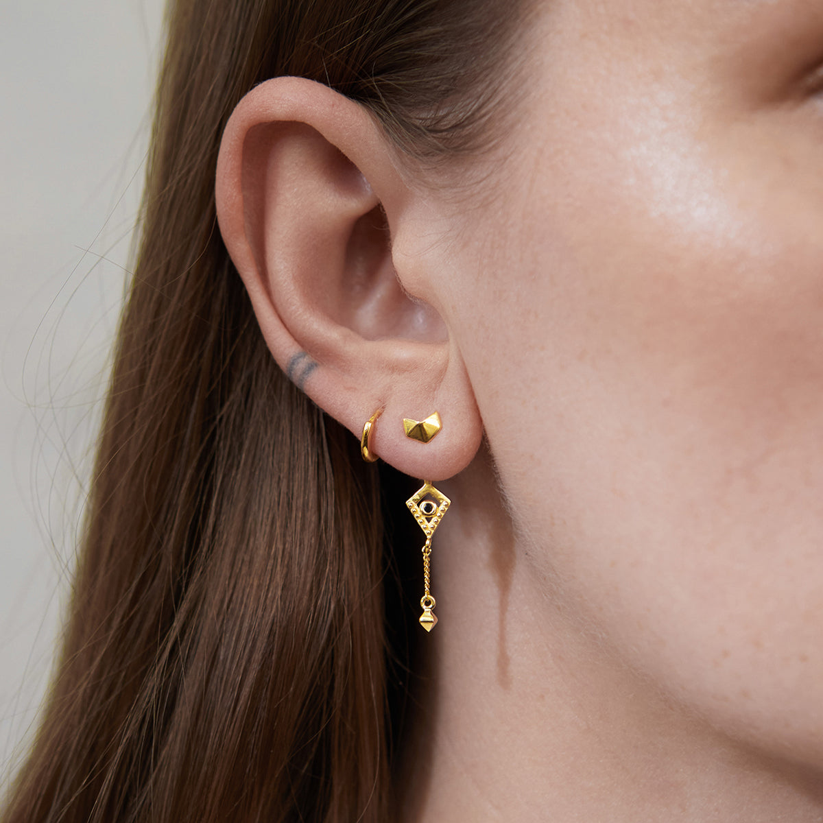 Octa Mini Earring with Black Sapphire Gold