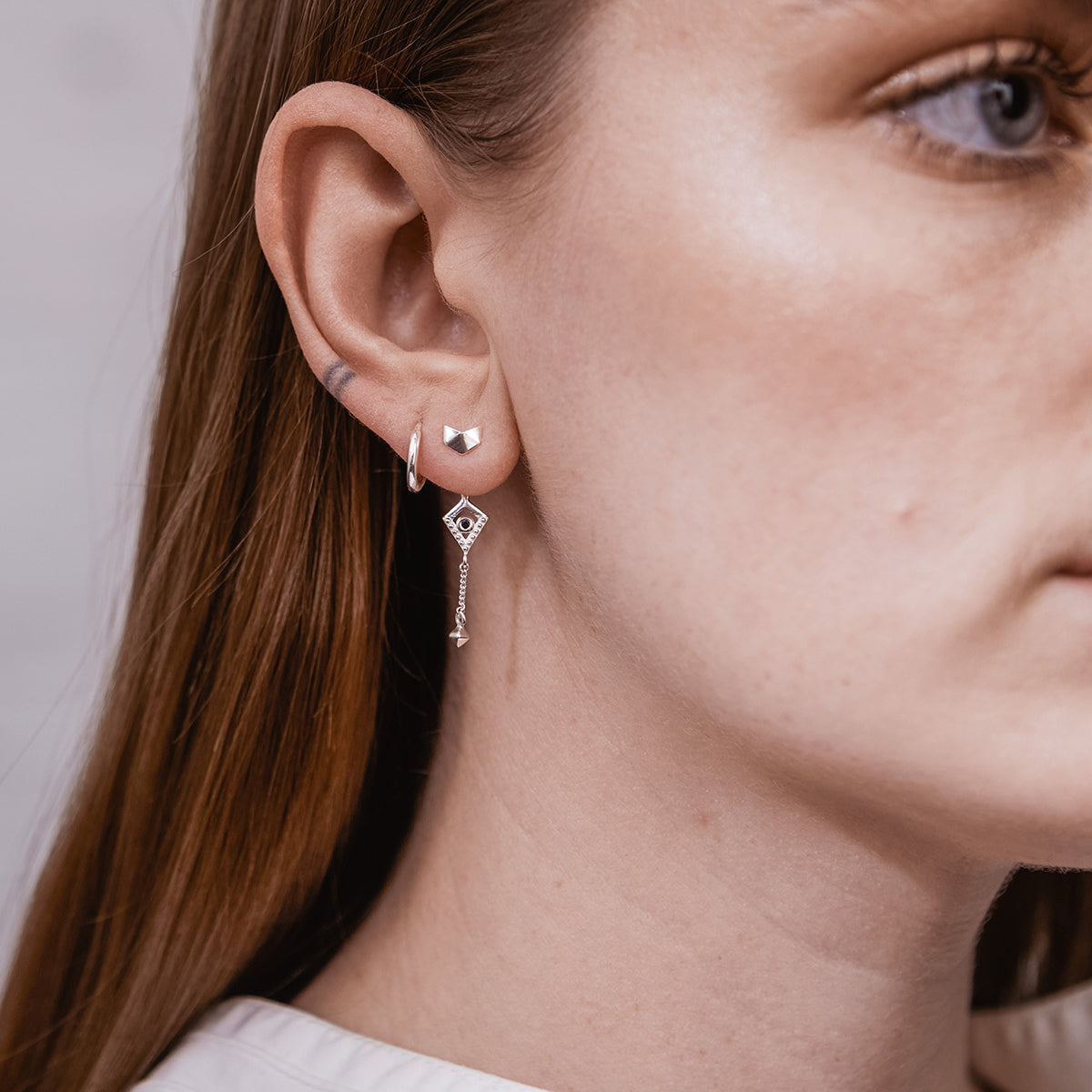 Octa Mini Earring with Black Sapphire Silver